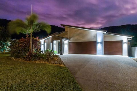 Airlie Beach Home - Brisbane Tourism 2