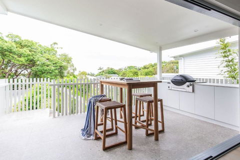 AL Sole - 4 Bedrooms - Pool - Location - Brisbane Tourism 3