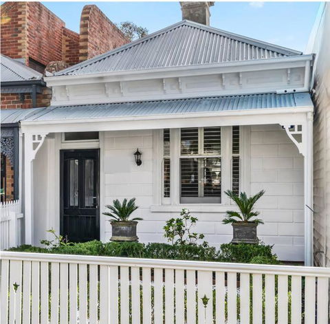 Albert Park Bespoke Brilliance 4Bed 2Bath - Tourism Brisbane 0