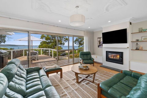 Albys At Lorne - Tourism Brisbane 1