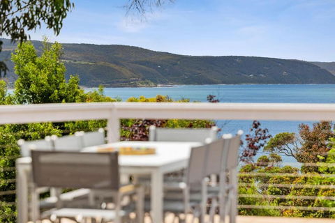 Albys At Lorne - Tourism Brisbane 0