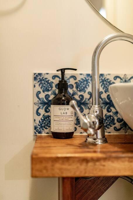 Alcorn Garden Studio Main House Attached-Dog Friendly 2 Mins Walk To Beach - Tourism Brisbane 4