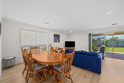 Aldinga Rose - Aldinga Beach - C21 SouthCoast Holidays - Brisbane Tourism 4