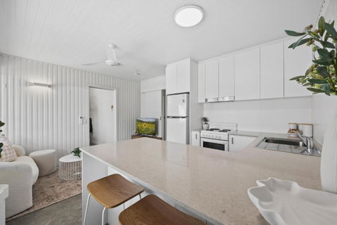 Alex Beachside Pet Friendly 2 Bed Apartment - Brisbane Tourism 1