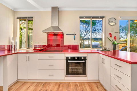 All Decked Out - Port Willunga - C21 SouthCoast Holidays - Brisbane Tourism 3