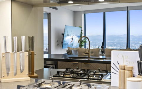 ALTITUDE Ocean Suites - SPECTACULAR, Unmatched Views & Luxury Accommodation - Tourism Brisbane 4