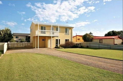 Alton Seas 67 Hargreaves Rd Middleton - No Linen Included - Brisbane Tourism 1