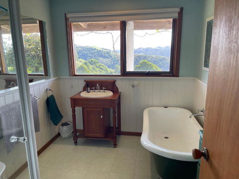 Alyeska Farm House - Brisbane Tourism 3
