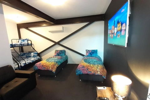 AMAZING 5-Star WATERFRONT RETREAT ON THE RIVERWALK - Brisbane Tourism 3