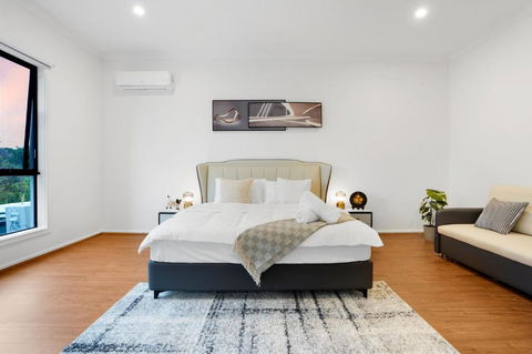 Amazing Backyard - MAX Entertain Beachside Retreat - Brisbane Tourism 3