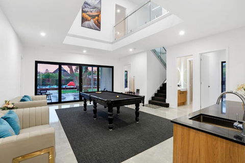 Amazing Backyard - MAX Entertain Beachside Retreat - Brisbane Tourism 2
