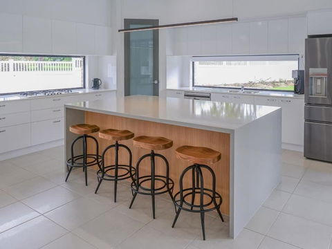 Amazing House Big Swimming Pool BBQ - Brisbane Tourism 4