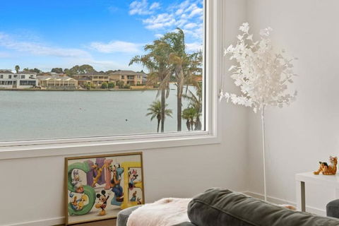 Amazing Lake View Family-friendly Holiday Home - Tourism Brisbane 0
