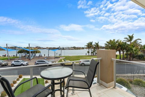 Amazing Lake View Family-friendly Holiday Home - Tourism Brisbane 1