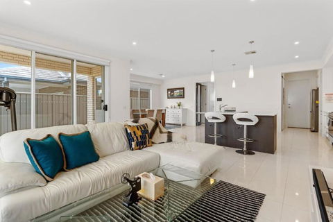 Amazing Lake View Family-friendly Holiday Home - Tourism Brisbane 4