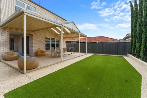 Amazing Lake View Family-friendly Holiday Home - Tourism Brisbane 3