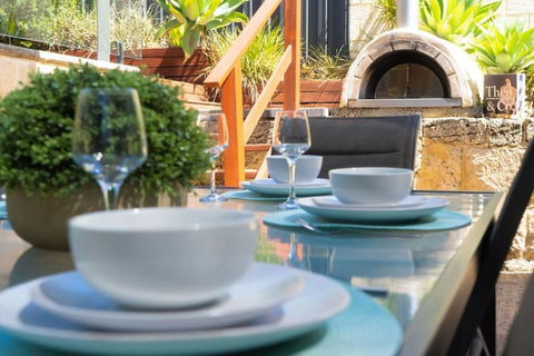Amazing Outdoor Living With Pizza Oven - Tourism Brisbane 0