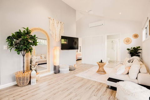 An Idyllic Boho Style Retreat High-end Kitchenware - Brisbane Tourism 0