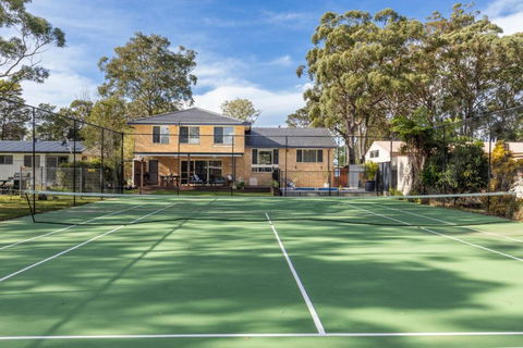 Anglesey - Pet Friendly With Pool & Tennis Court - 4 Mins Walk To Beach - Tourism Brisbane 3