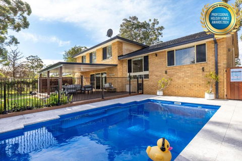Anglesey - Pet Friendly With Pool & Tennis Court - 4 Mins Walk To Beach - Tourism Brisbane 0