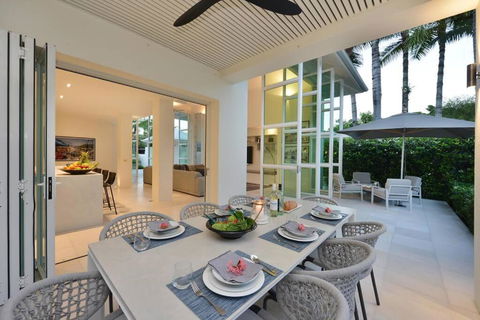 Anjea - Luxury 5 Bedroom Home By The Beach - Tourism Brisbane 2
