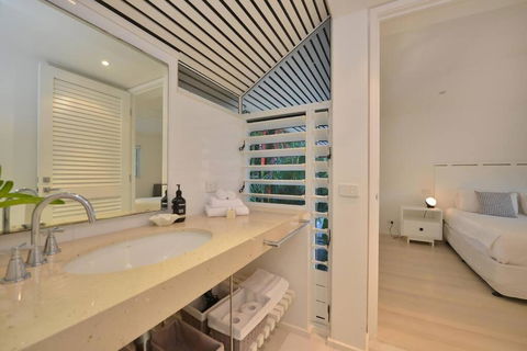 Anjea - Luxury 5 Bedroom Home By The Beach - Tourism Brisbane 3