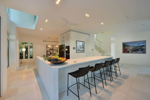 Anjea - Luxury 5 Bedroom Home By The Beach - Tourism Brisbane 4
