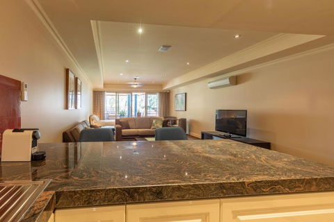 Apartment 2, 9 River Lane Mannum - Brisbane Tourism 1