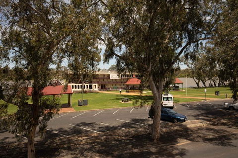 Apartment 4, 9 River Lane Mannum - Brisbane Tourism 3