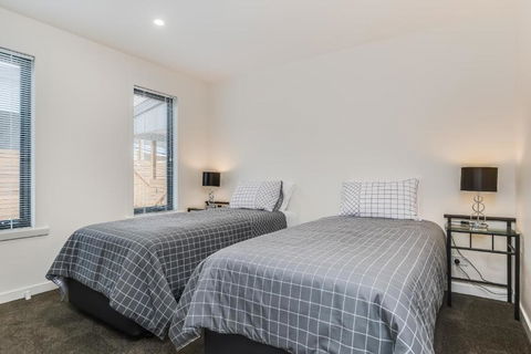 Apartments On Fraser Bicheno - Brisbane Tourism 3