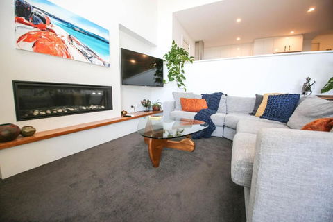 Apex Villa - Tourism Brisbane 1