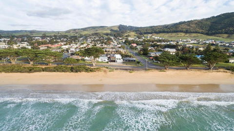 Apollo Bay Beach House - Tourism Brisbane 1
