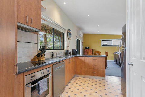 Apollo Bay Hideaway 5 Minute Walk To The Beach - Brisbane Tourism 1