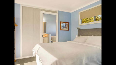 Apple Tree Cottage - Comboyne Mountain Cottages - Brisbane Tourism 3