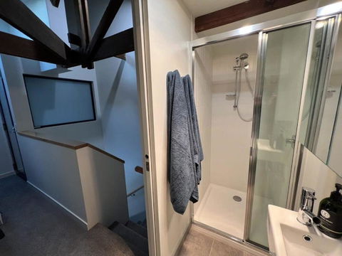 Apt With Aircon & Loft Bedroom Great Location - Brisbane Tourism 4