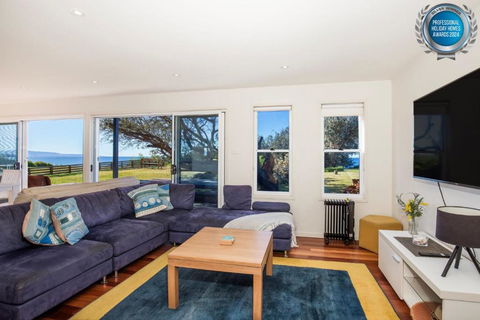 Aqua Beachfront - Pet Friendly - 2 Mins Walk To Beach - Brisbane Tourism 1