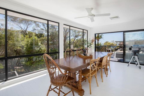 Aqua Vistas - Coastal Gem With Serene Spa Experience - Tourism Brisbane 3