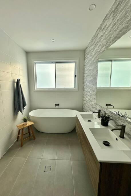 Aquila Beach Retreat - Tourism Brisbane 1