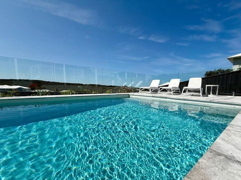 Aquila Beach Retreat - Tourism Brisbane 2