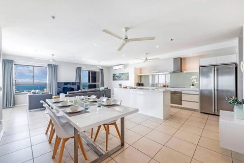 Arafura Edge - Resort Living And Breathtaking Views - Tourism Brisbane 3