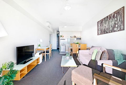 Arafura Suites - Dual-Studio Resort-style Getaway - Brisbane Tourism 3