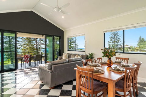 Arcoola 1 - Overlooking Main Beach - Brisbane Tourism 3