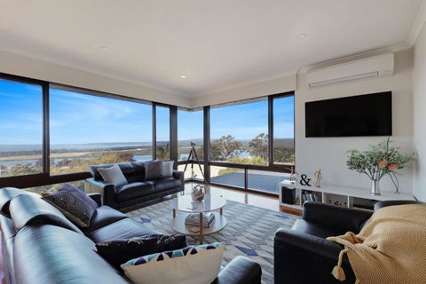 Arrawong - Tourism Brisbane 0