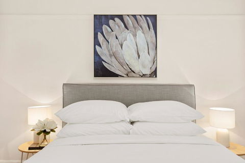 Art Deco Coastal Living, Minutes To The Sand - Tourism Brisbane 4