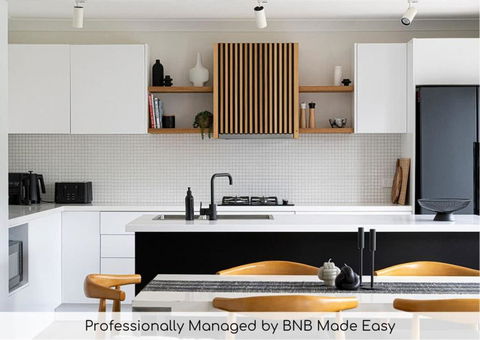 Artful Abode - Duntryleague, Vibrant Decor - Brisbane Tourism 0
