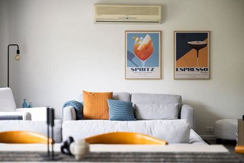 Artful Abode - Duntryleague, Vibrant Decor - Brisbane Tourism 3