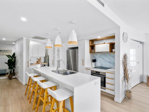 Artique - Hosted By Coastal Letting - Brisbane Tourism 1