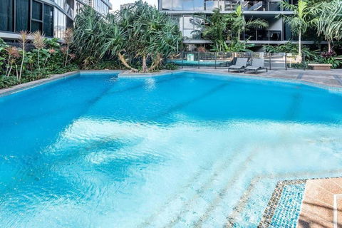 Artistic South Brisbane 2 Bedroom Apartment With Parking - Tourism Brisbane 4