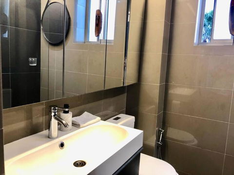 Artistic, Spacious And Comfortable 1 Bedroom Apartment - Brisbane Tourism 3