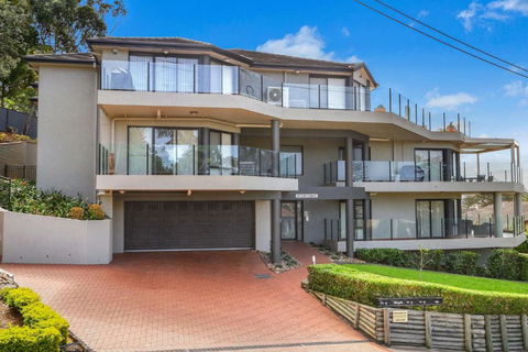 Ash Sienna - Tourism Brisbane 1